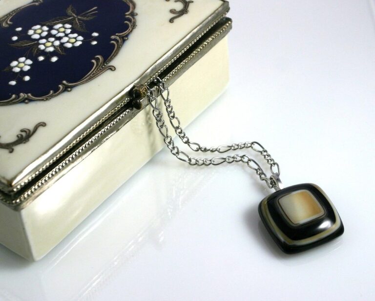 vintage jewelry box