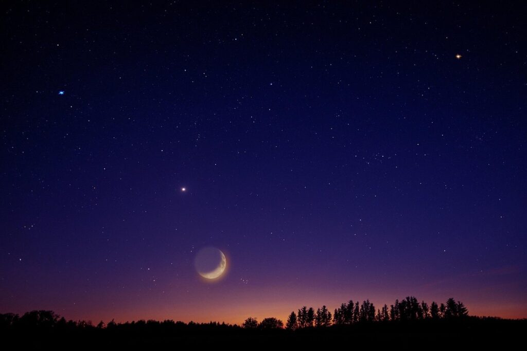 how many moons does venus have